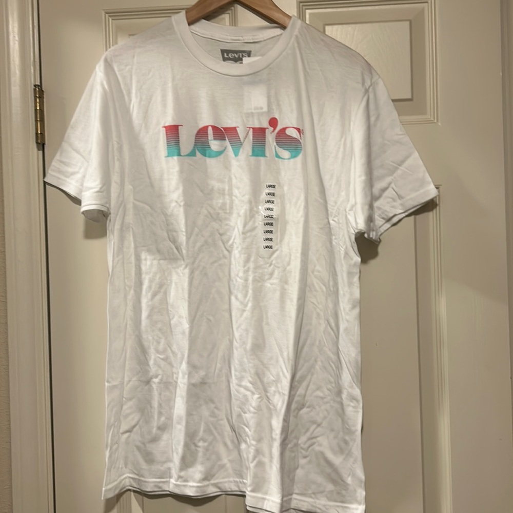 NWT Levi’s TShirt